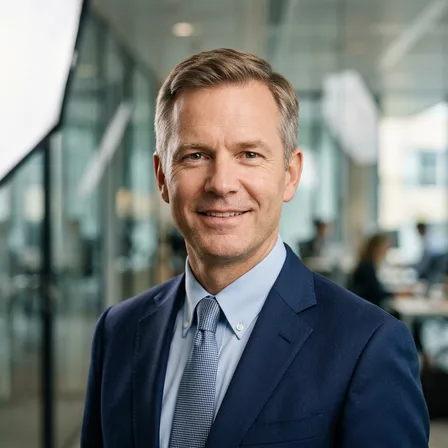 Michael Anderson — fictional demo investor profile portrait